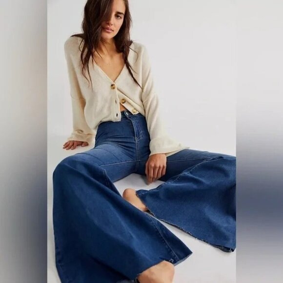 NWT Free People Just Float On Flare. High rise  Jeans  Women Size 28 - Picture 2 of 15